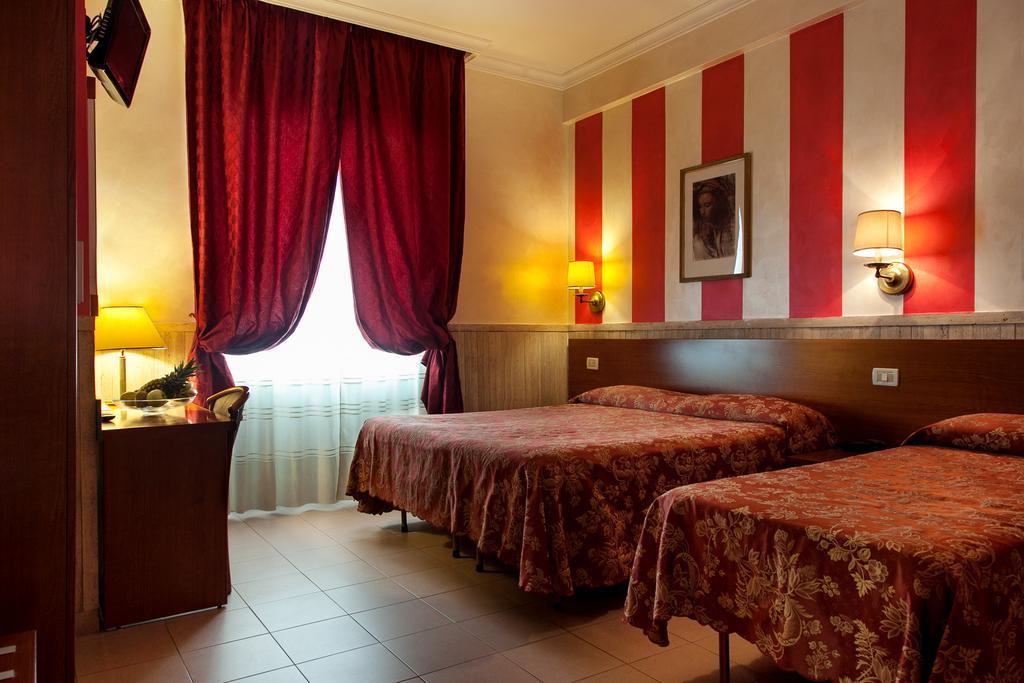Hotel Pyramid Roma Oda fotoğraf